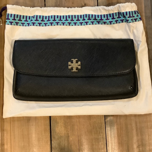 Tory Burch Handbags - NWT TORY BURCH Diana Saffiano Leather Clutch
